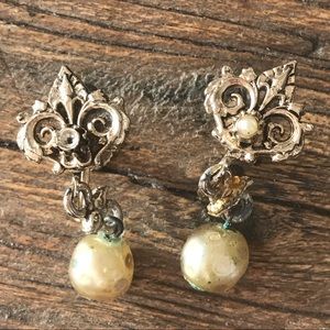 Art Deco pearl screw back earrings